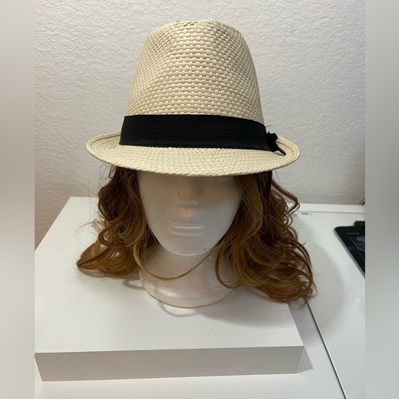 🦋Women’s Fedora Straw Color with Black Band S/M🦋 - Picture 1 of 6